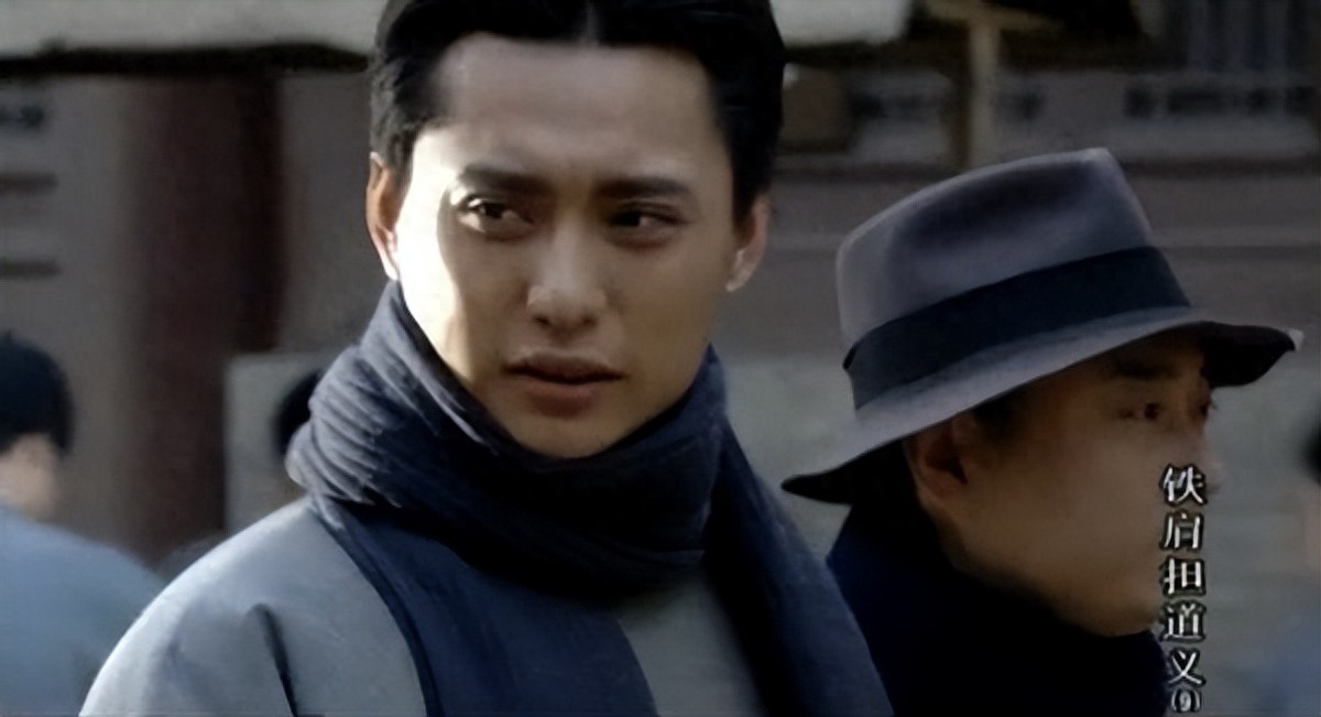 主席形象后继有人，侯京健已接班唐国强，和古月比你更喜欢哪一个