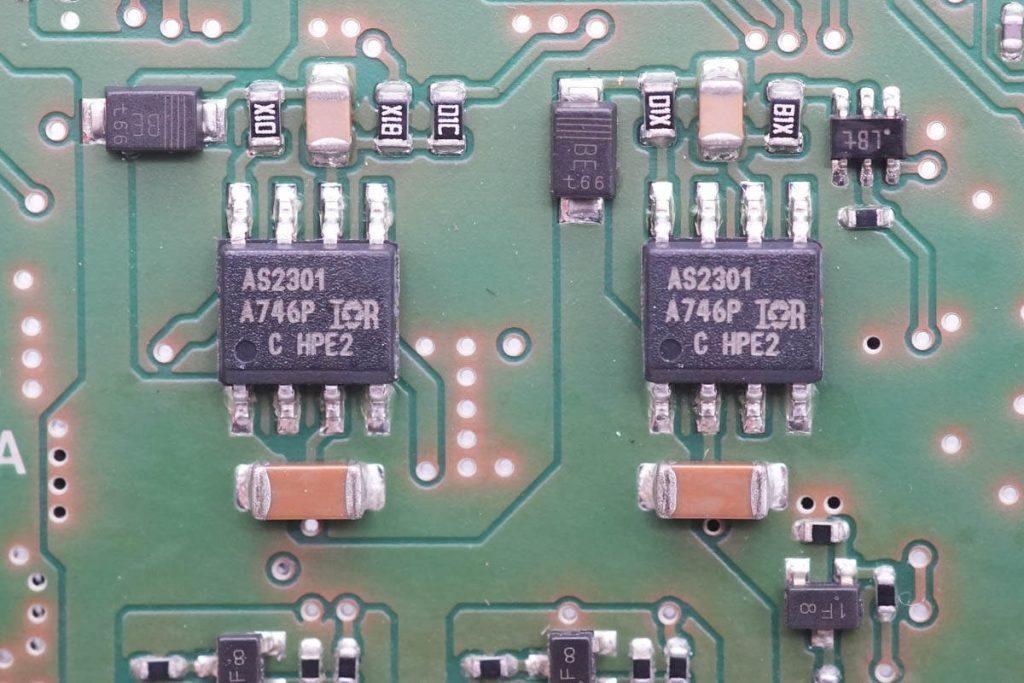 宝马5系无线充电拆解,宝马5系充电器怎么拆