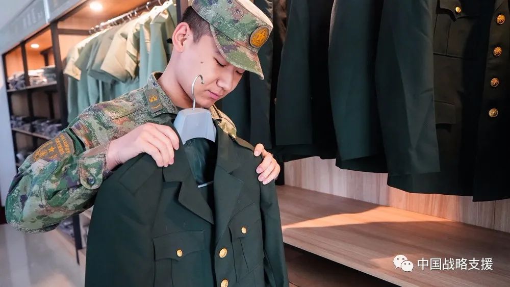 部队被装开箱,部队被装