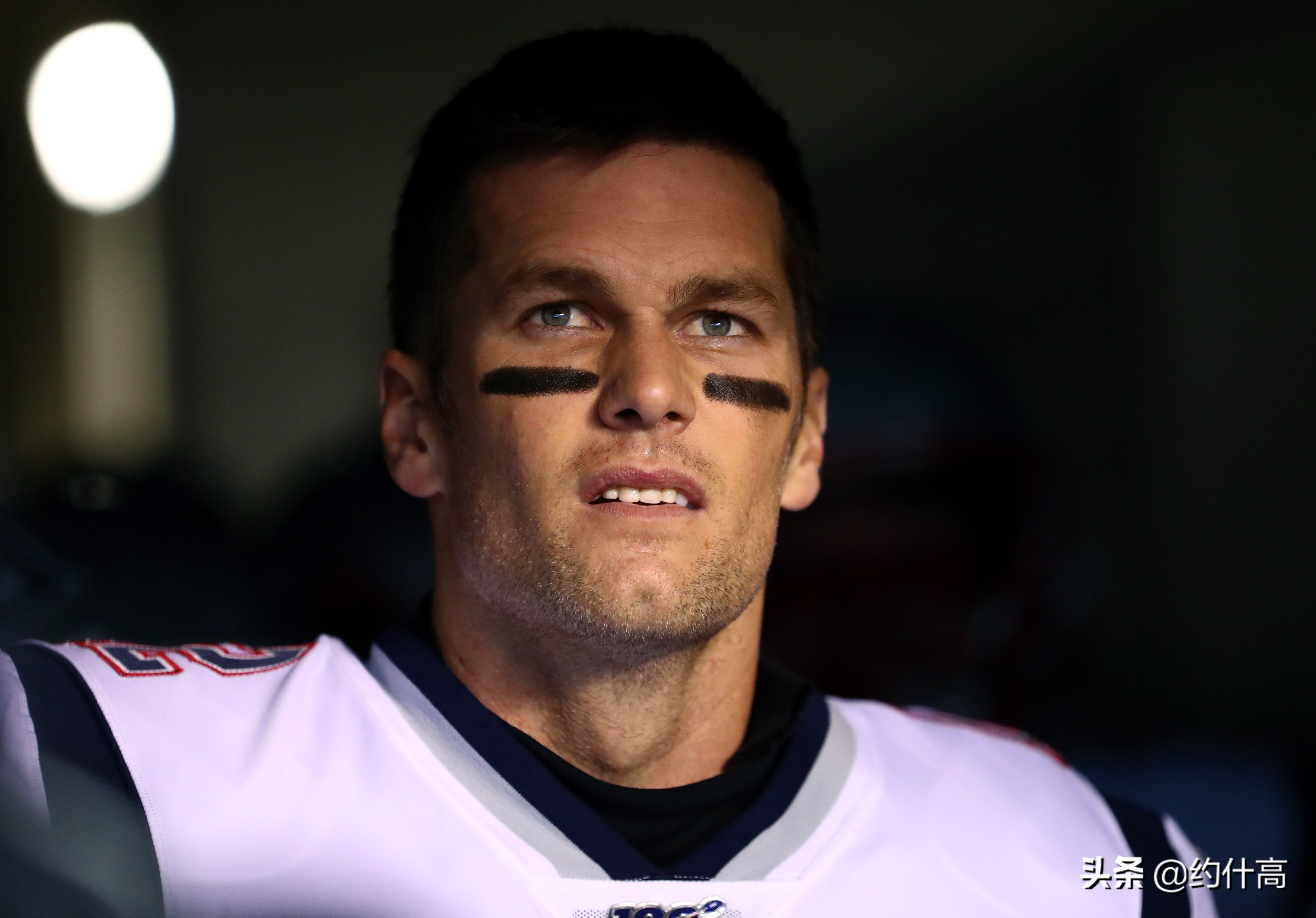 橄榄球性感*男猛**喊话马斯克：把我的“糗照”从推特删掉