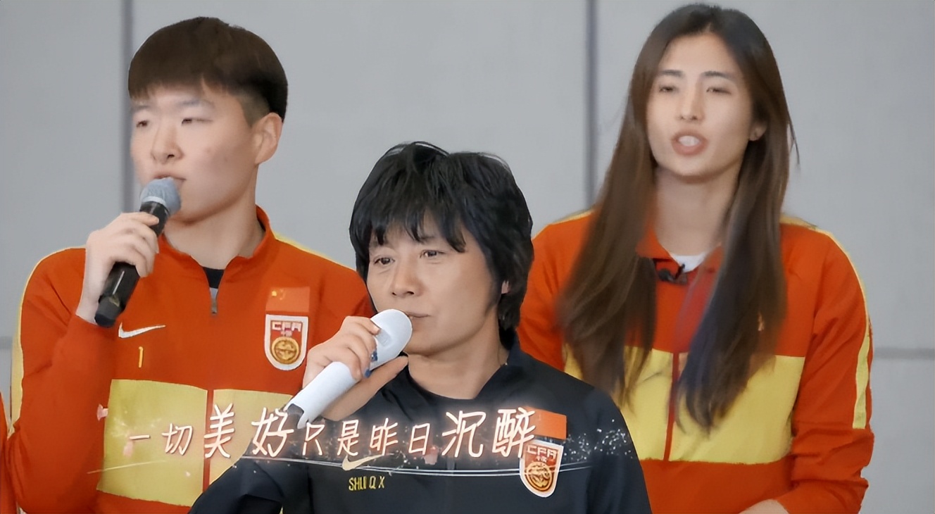 一夜成为国人偶像，登上顶级杂志，她用什么铸就铿锵玫瑰？