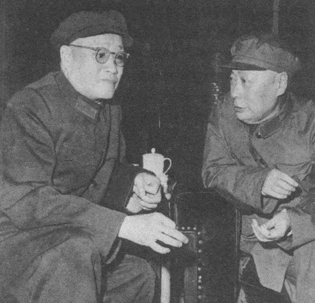 1970年的一个深夜,*世友许**找来肖永银:刘帅来南京了,你去接最好