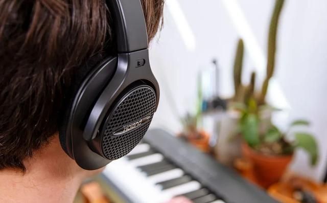 电钢琴和钢琴的区别买哪个好,电钢琴与钢琴哪种好