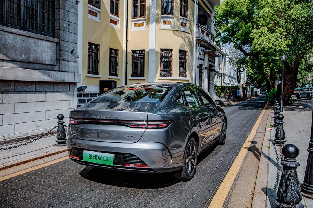 比亚迪驱逐舰05dm-i路首试,比亚迪驱逐舰05属于a级车吗