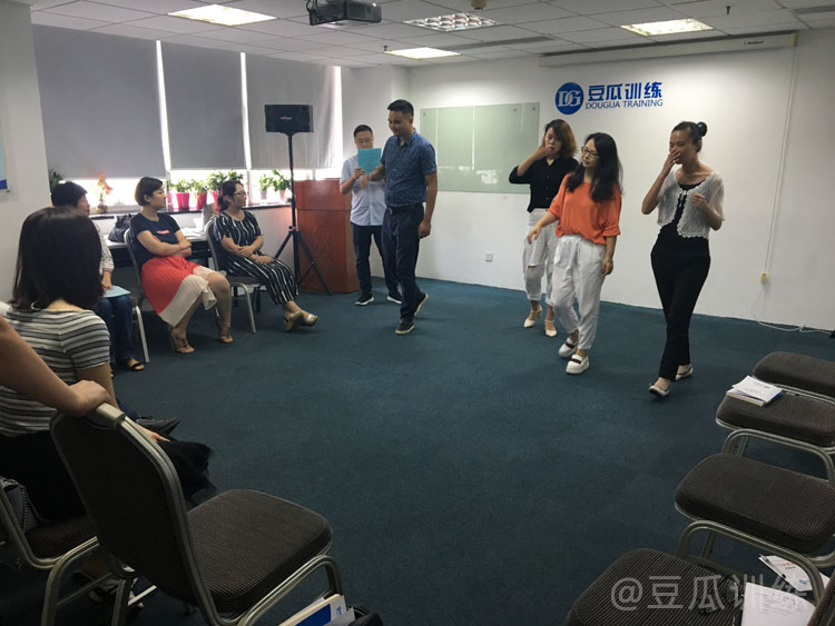 发言很紧张声音抖怎么马上克服,一发言就紧张说话发抖怎么办