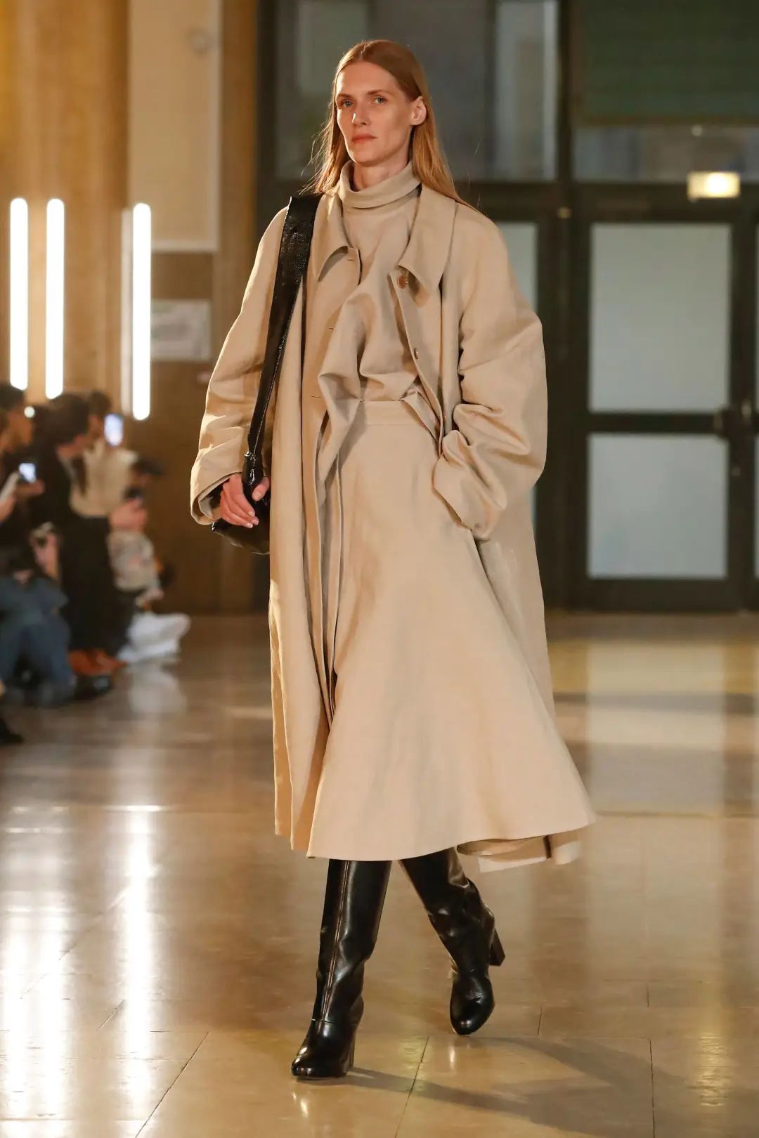 奶茶色高级感,高级色奶茶色和咖色