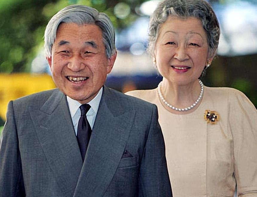 日本丑后良子：靠父亲帮忙守住太子妃宝座，一双眯眯眼...