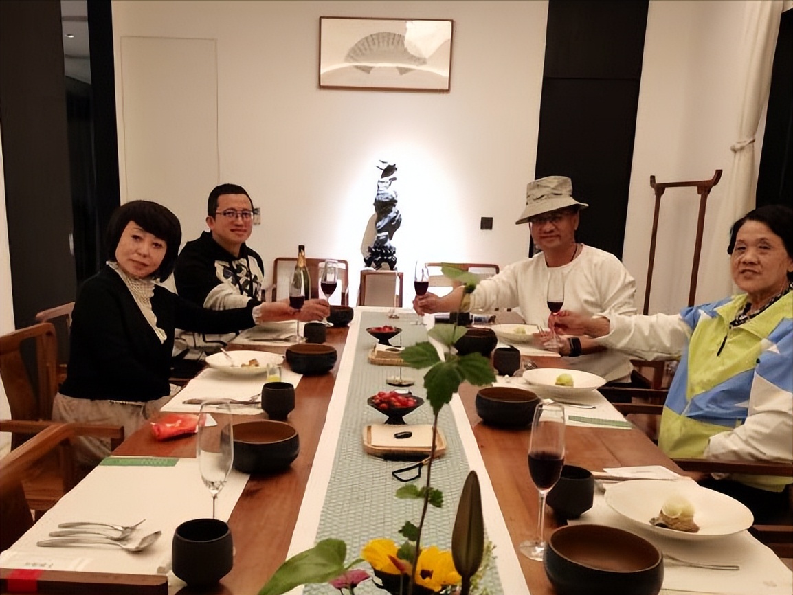 20岁小伙爱上39多岁女老板后续,19小伙子爱上大18岁女老板