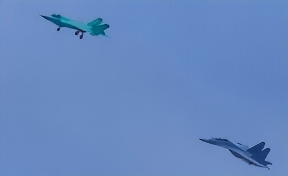 歼15是最差的俄军战机复制品？中国舰载战斗机歼15性能如何？