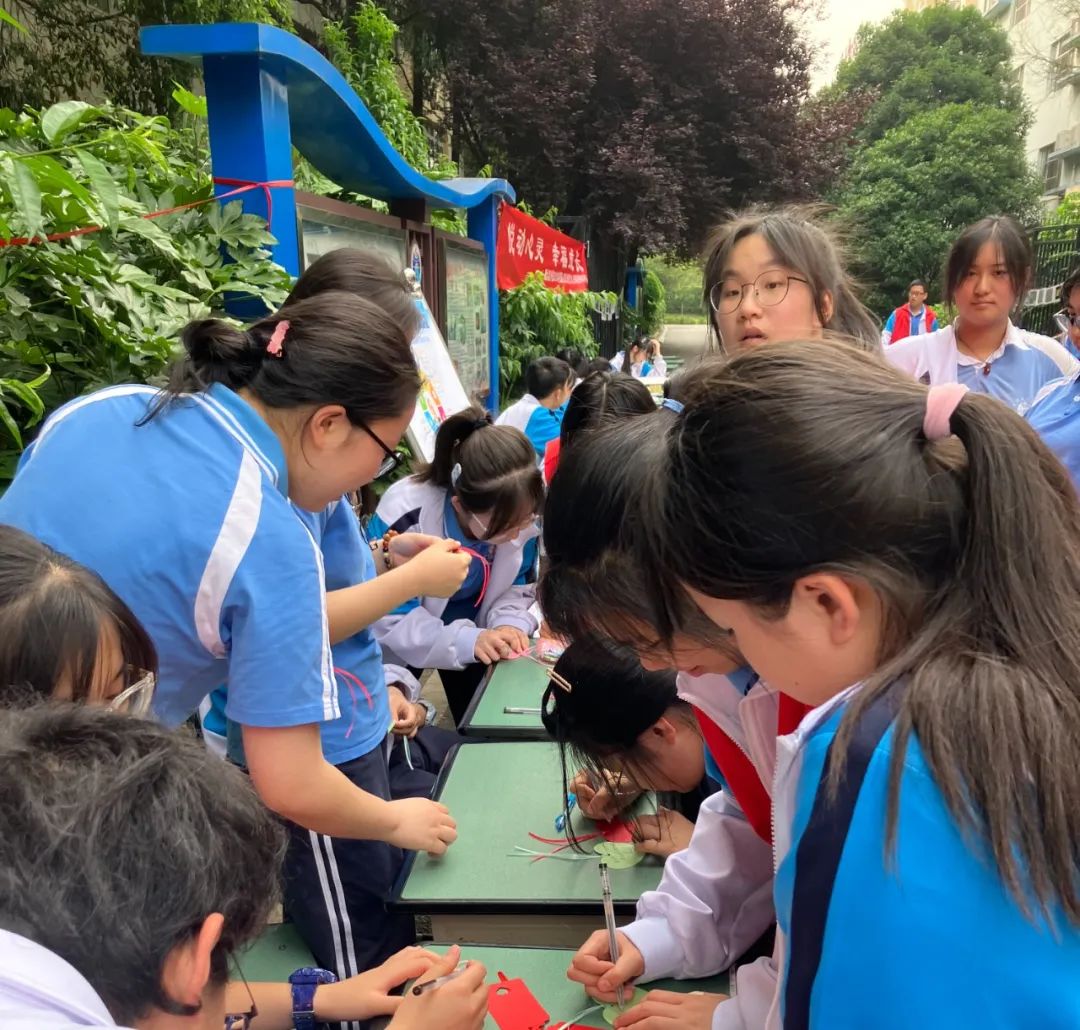 用“VR”视野，探校（三）！师大实外学生的心理健康，有保障！