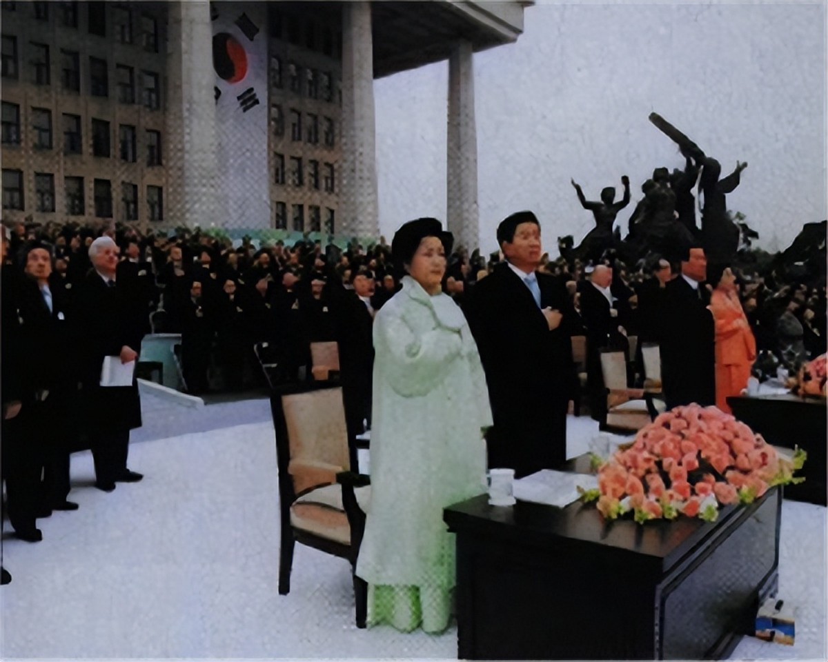 韩国总统卢武铉跳崖,韩国总统卢武铉之死