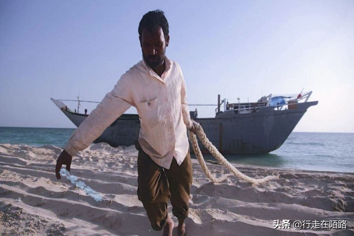 中东小国的福利：月入4万算是困难户，出生就送100平房子