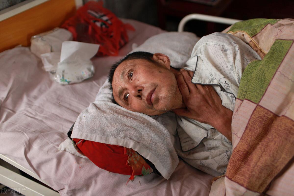 老人生活不能自理怎么解决,人老了不能自理是什么原因