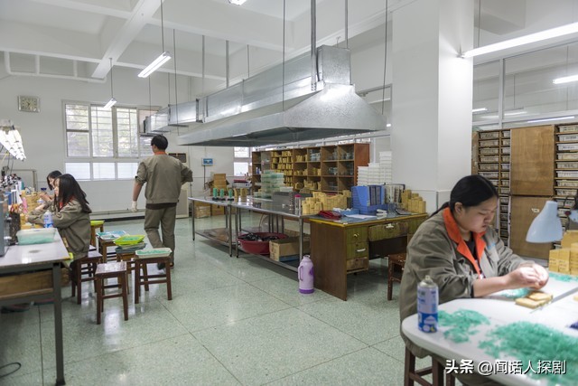 大学生暑假涌向工厂流水线，“月入五六千，目标赚出一台iPad”