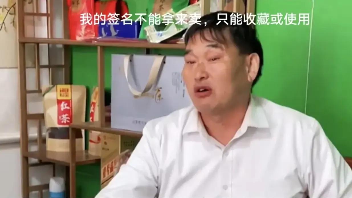 大衣哥签名卖T恤，一件只要19块，被称为最接地气的明星！