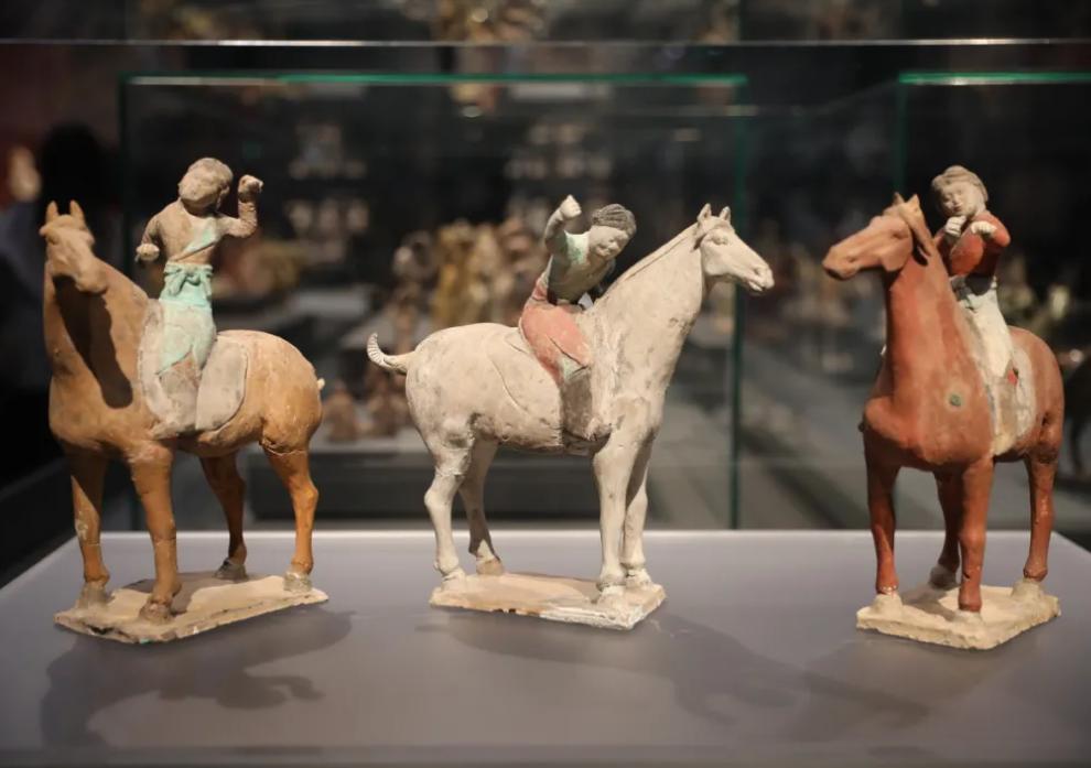 唐朝服饰融入了哪些服装的特点,唐朝各个时期服装的特点