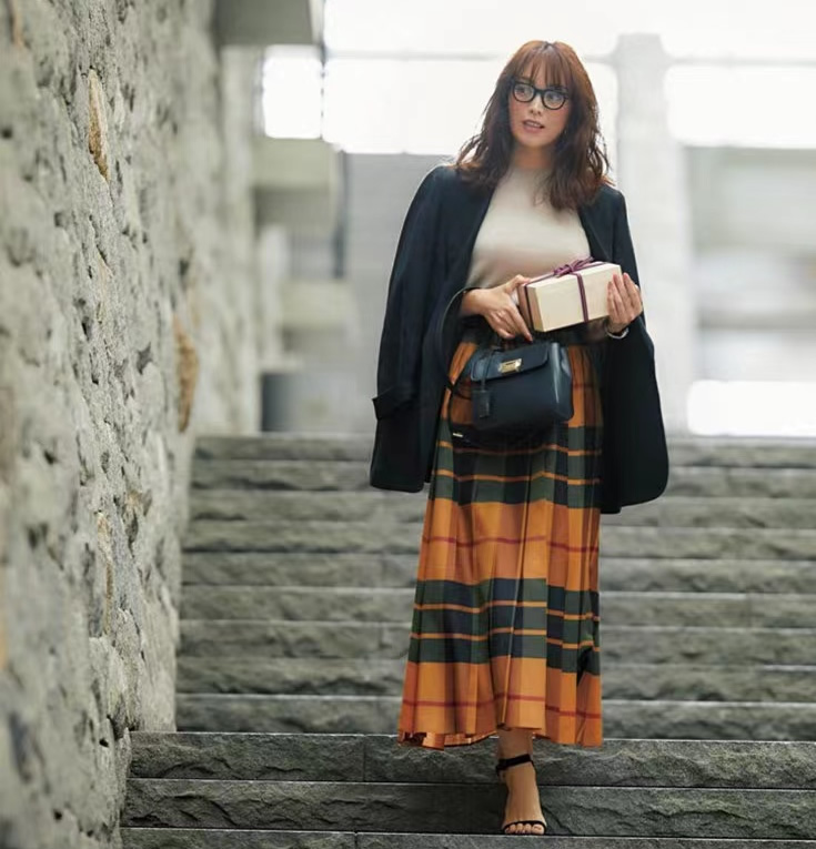 半裙穿搭参考,一件下身半裙搞定多种风格穿搭