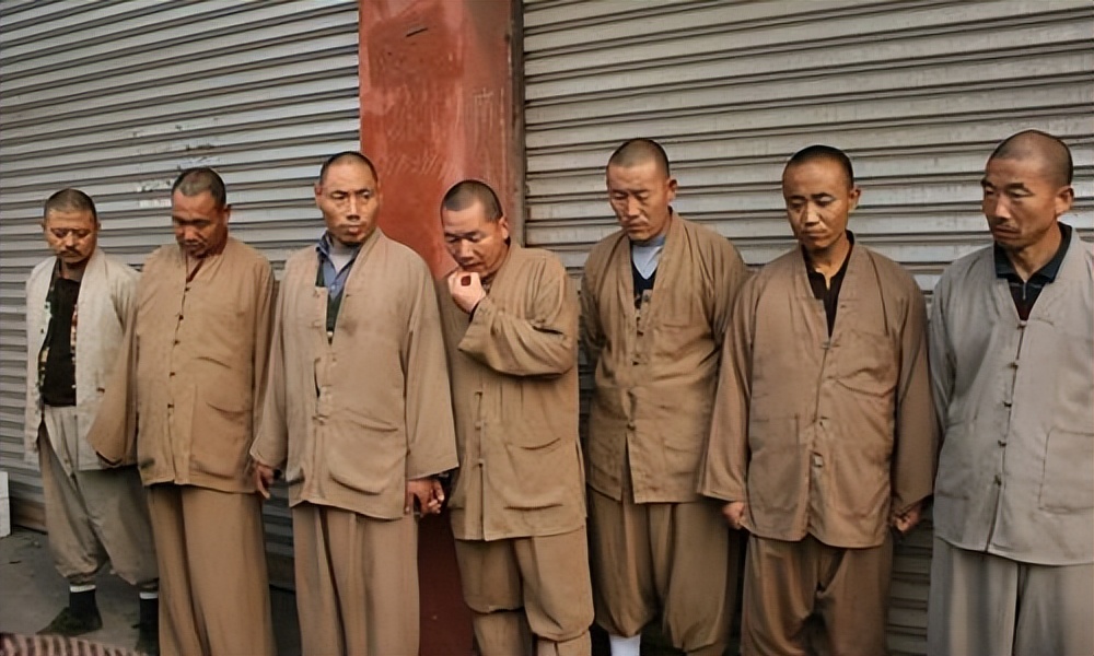 五旬老汉冒充大师骗百名女子,五旬老汉自称得道高僧