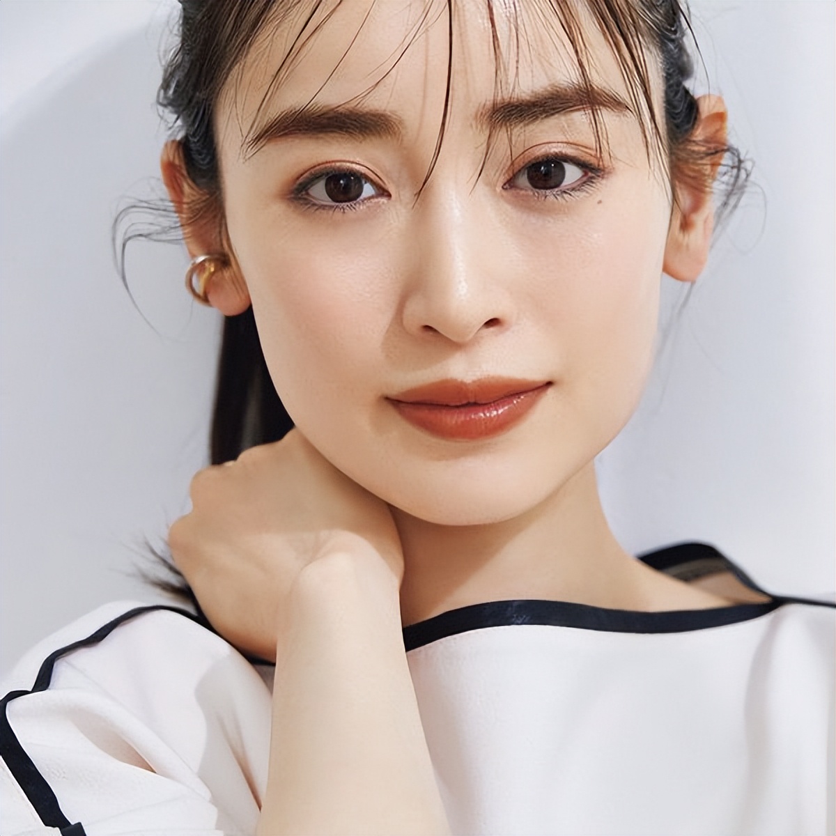 底妆斑驳卡粉不服帖是什么原因,底妆怎么画才会服帖不卡粉斑驳