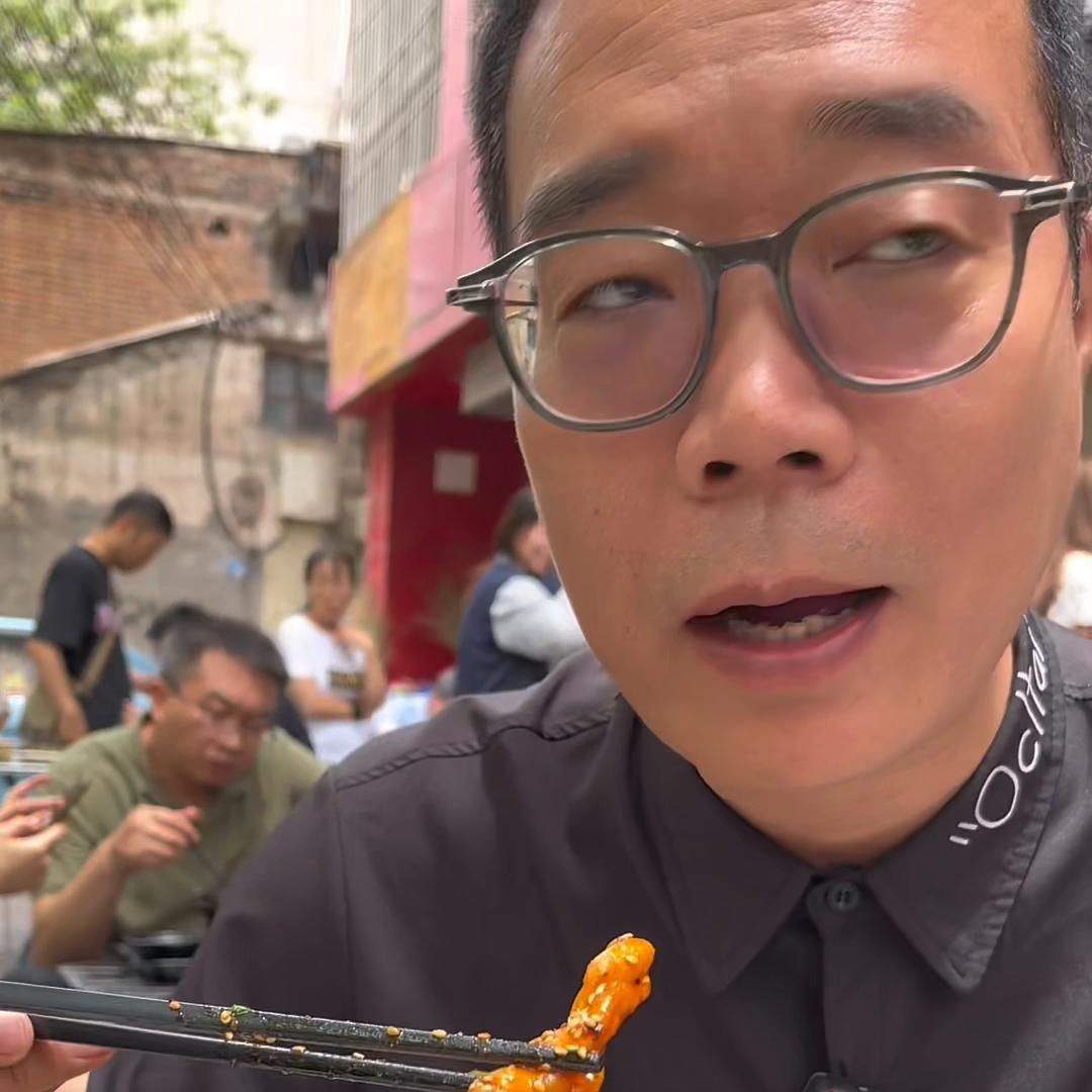 怎么开好一个砂锅店？砂锅可以摆个小摊，开个小门面，可...