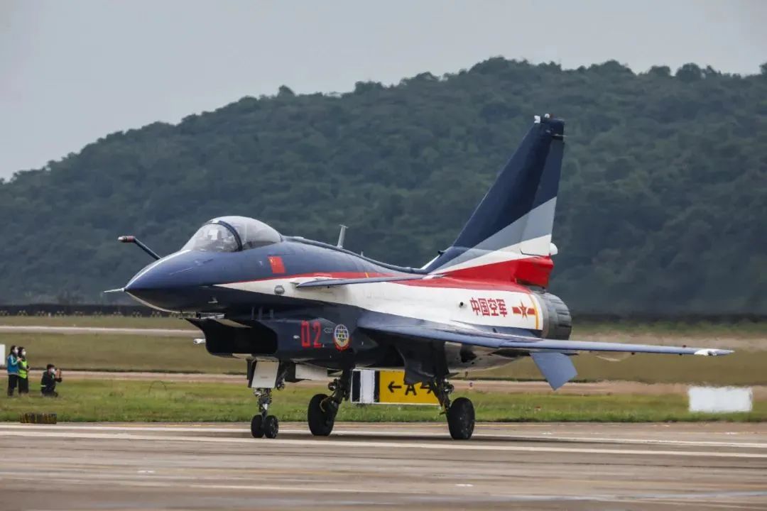 歼10战斗机改装视频,歼10大秀