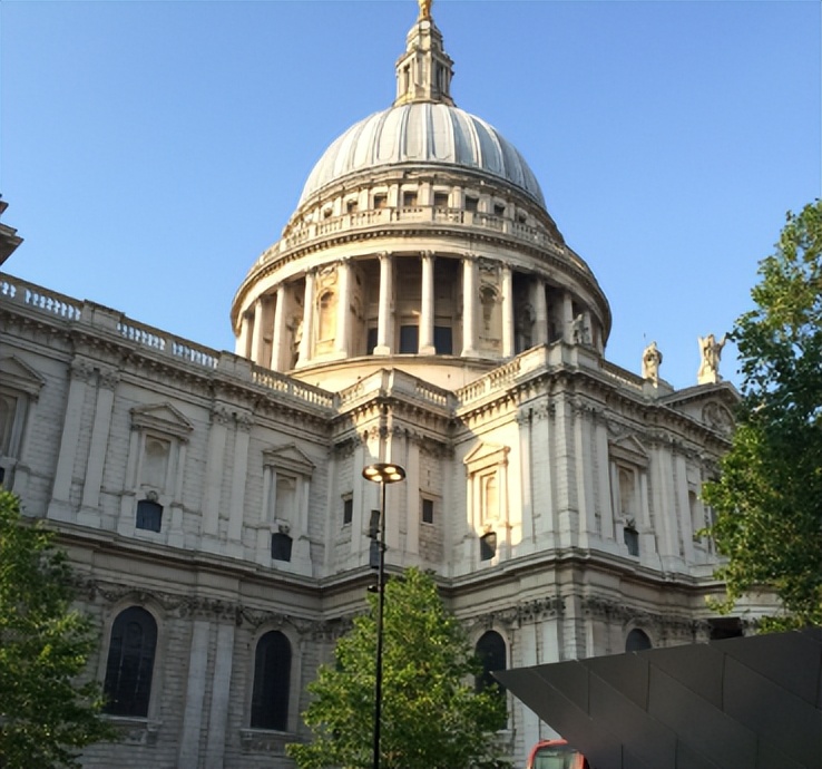 圣保罗真实历史,圣保罗大教堂历史背景100到200字