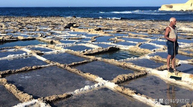 流落荒岛怎么把海水变成淡水,如果流落荒岛怎么做食用盐