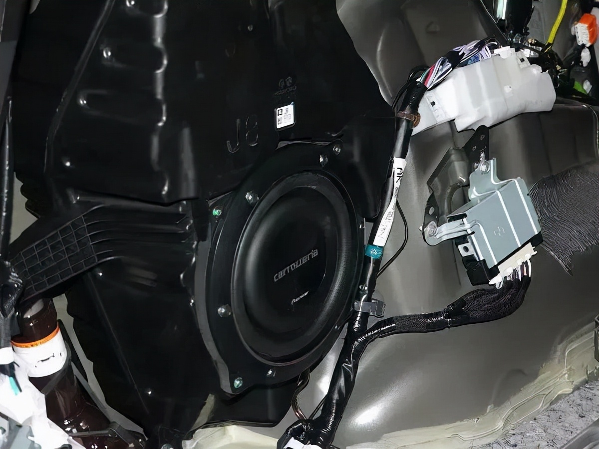 换掉原车JBL音响，丰田兰德酷路泽300升级声丽创音扬声器