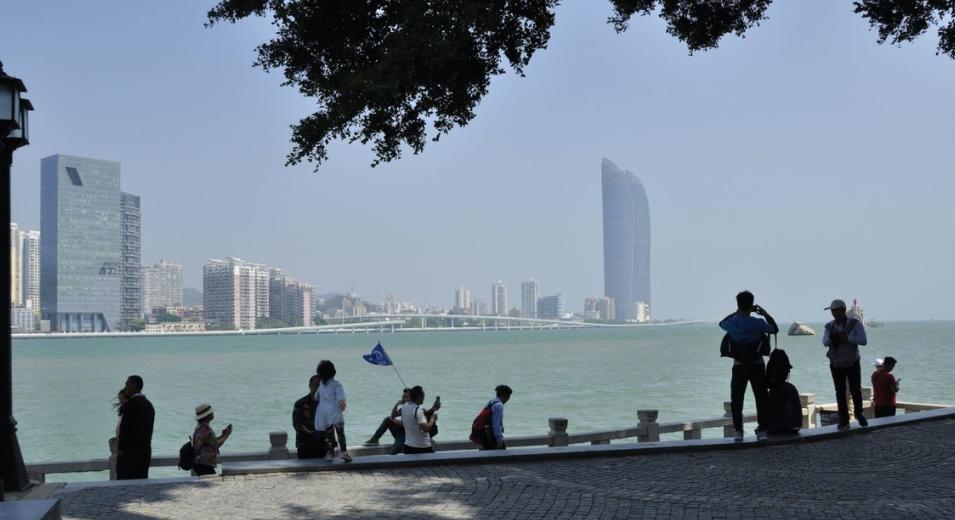 印度美女来中国旅游，第3天回国，心里纳闷：中国的钱很好赚？