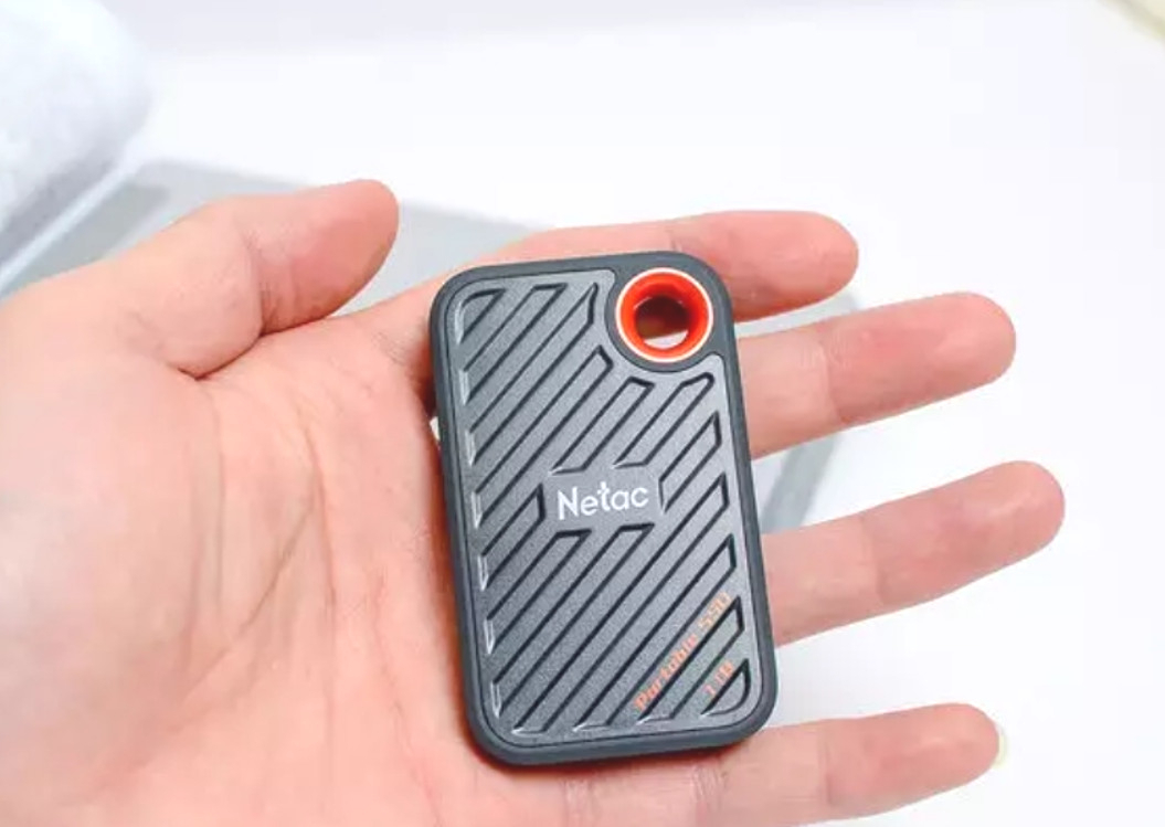 西数和三星的固态硬盘哪个更耐用,西数固态硬盘对比三星固态硬盘