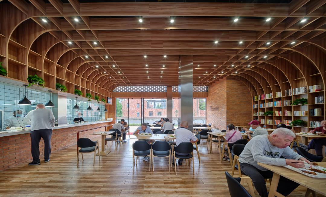 家里老人摔倒该怎么办,家里老人跌倒了买什么东西比较好