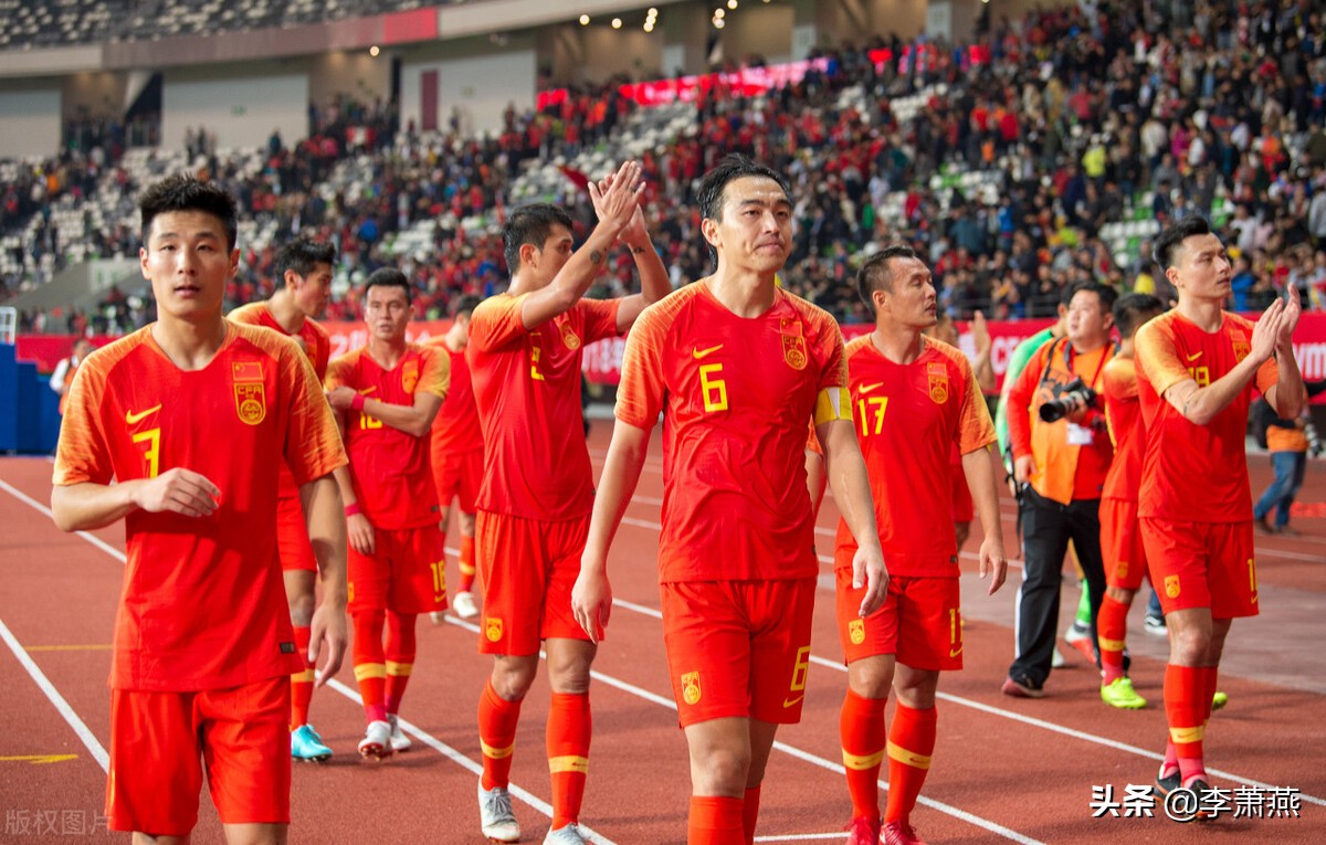 看到这些小朋友想起了男足，男足有他们的羞耻心何愁踢不好球呢？