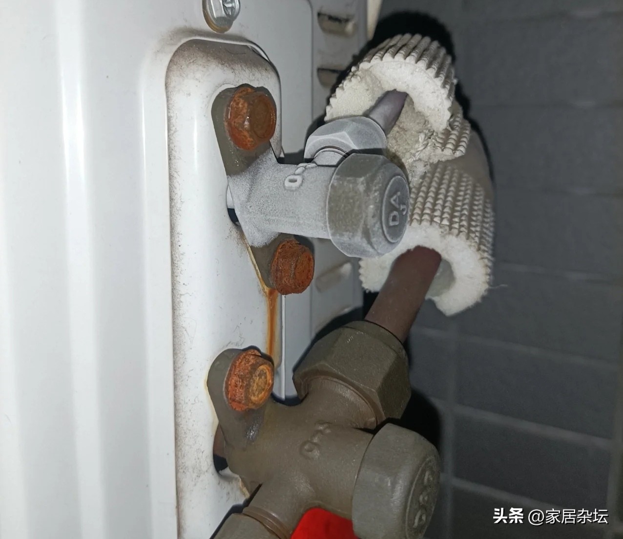 新空调漏氟了重新加氟收费吗,空调氟漏完了可以直接加氟吗