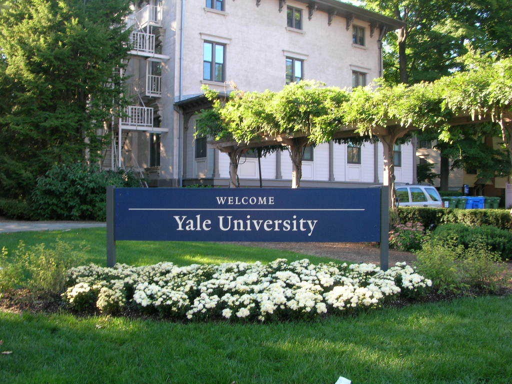 耶鲁大学名校篇完整版,世界名校之旅耶鲁大学