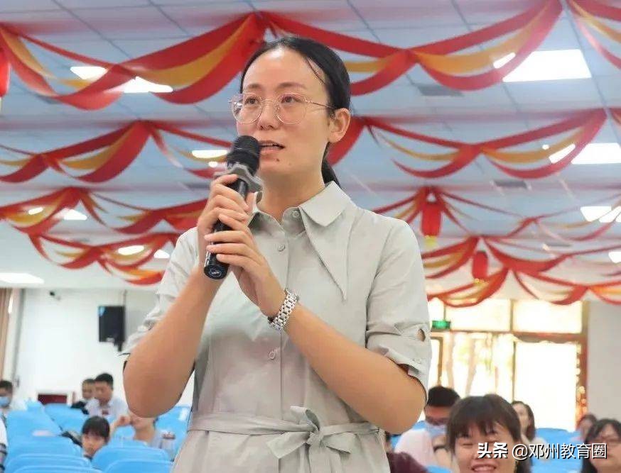 裴凌霄名班主任工作室举行年度工作汇报暨班主任专业成长交流会