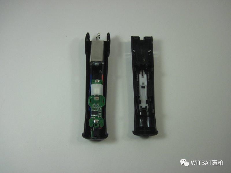 华尔电推剪怎么拆开清理,华尔电推剪更换电池教程