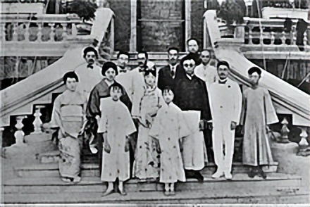 宣统帝溥仪的坟墓在哪里,宣统帝溥仪老婆的下场