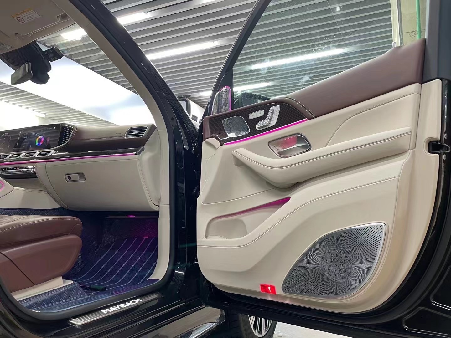 迈巴赫gls600柏林之声超级震撼,迈巴赫gls顶配沉浸式体验