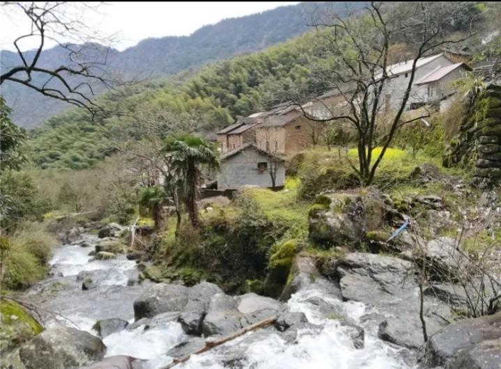 宁住抬轿屋不住井字房,宁住碰头屋不住背水房