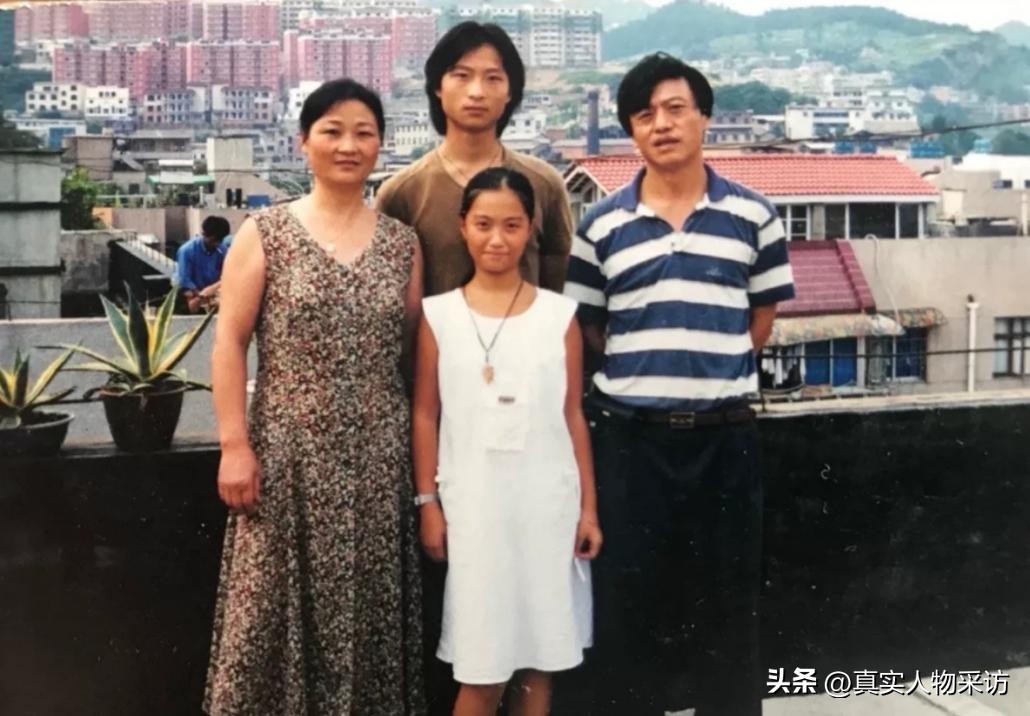 我，专业摄影14年，为几百对新人拍照上万张，档期在半年之后