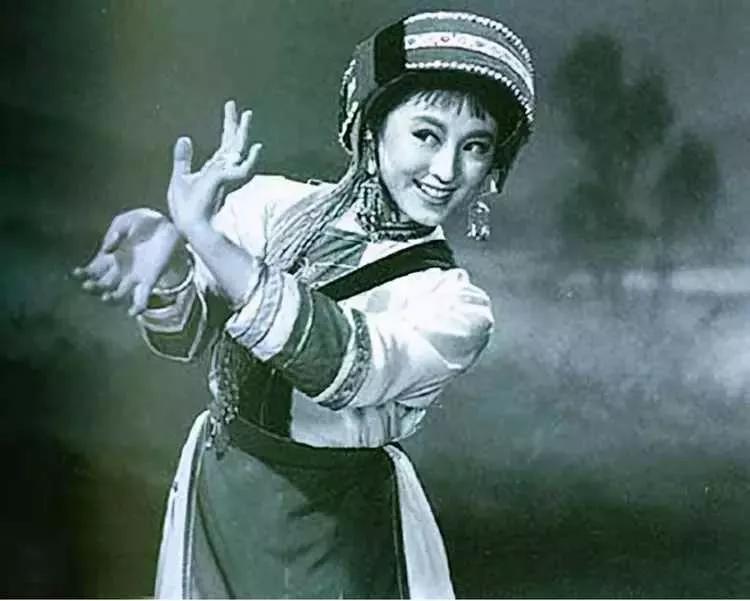 阿诗玛与阿黑的爱情照片 (阿诗玛阿黑是谁演的)