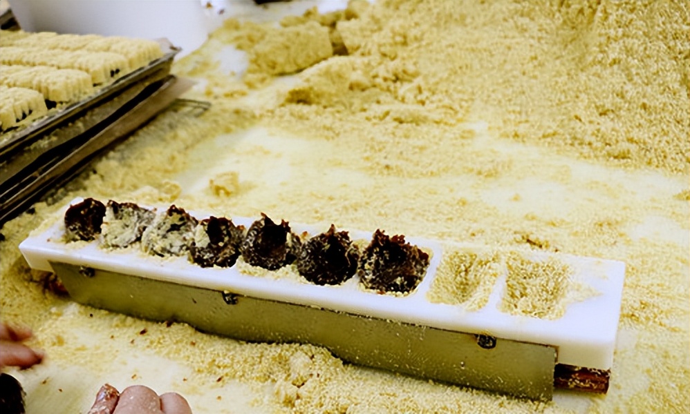 端午节吃曹祥泰绿豆糕文案,端午节吃的绿豆糕