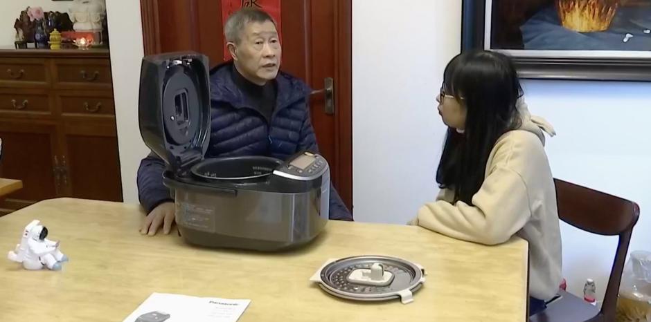 大爷花5300元买电饭煲，换个橡胶头1400，维修工：都是这个价
