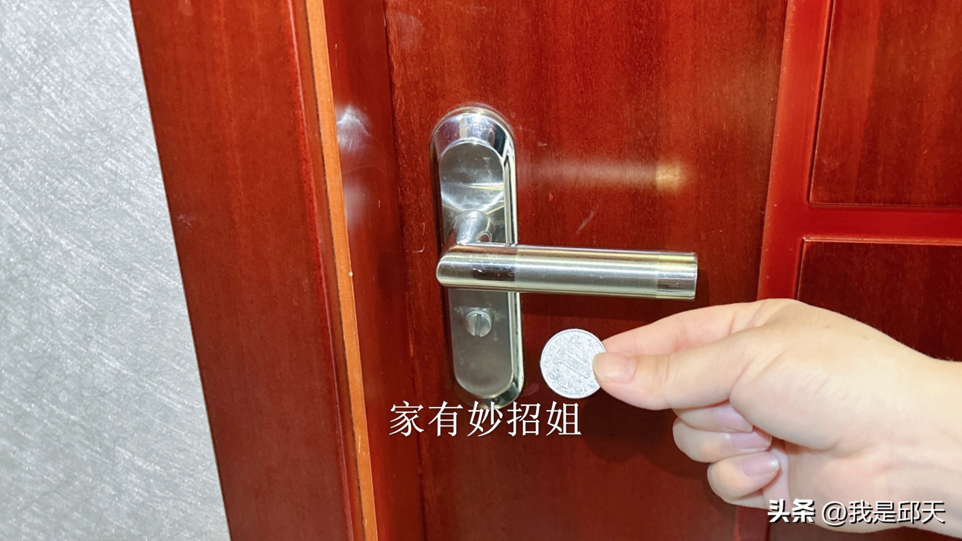 门被反锁了怎么用硬币打开,门被反锁了用什么工具打开