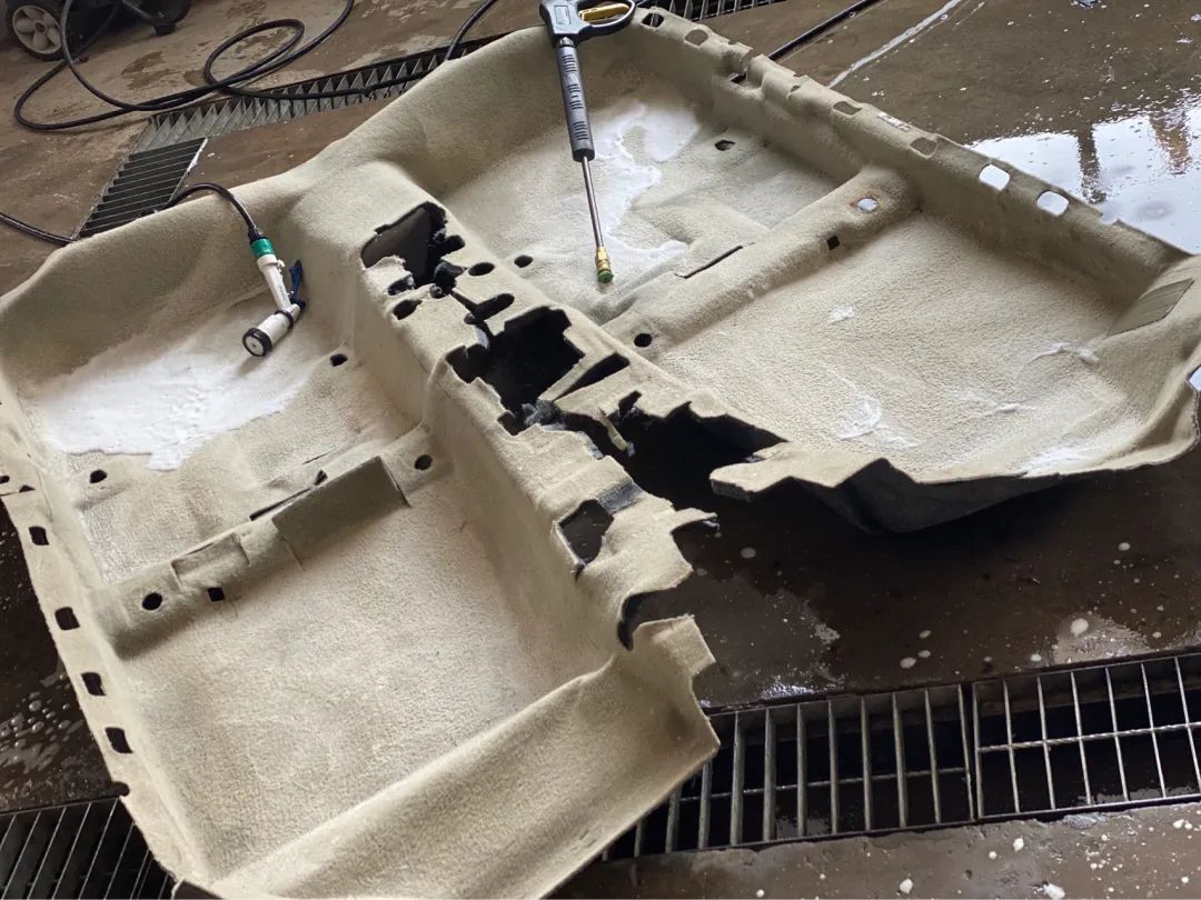 09天籁全车翻新整改多少钱,日产天籁自己撞烂了维修多少钱