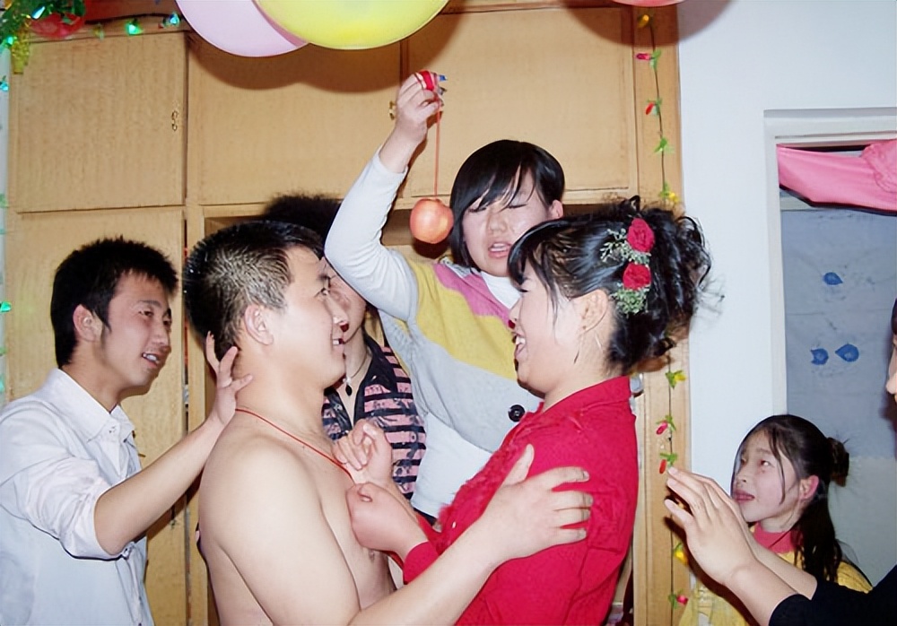 闹婚新郎当场死亡判刑,新郎猝死伴郎获刑