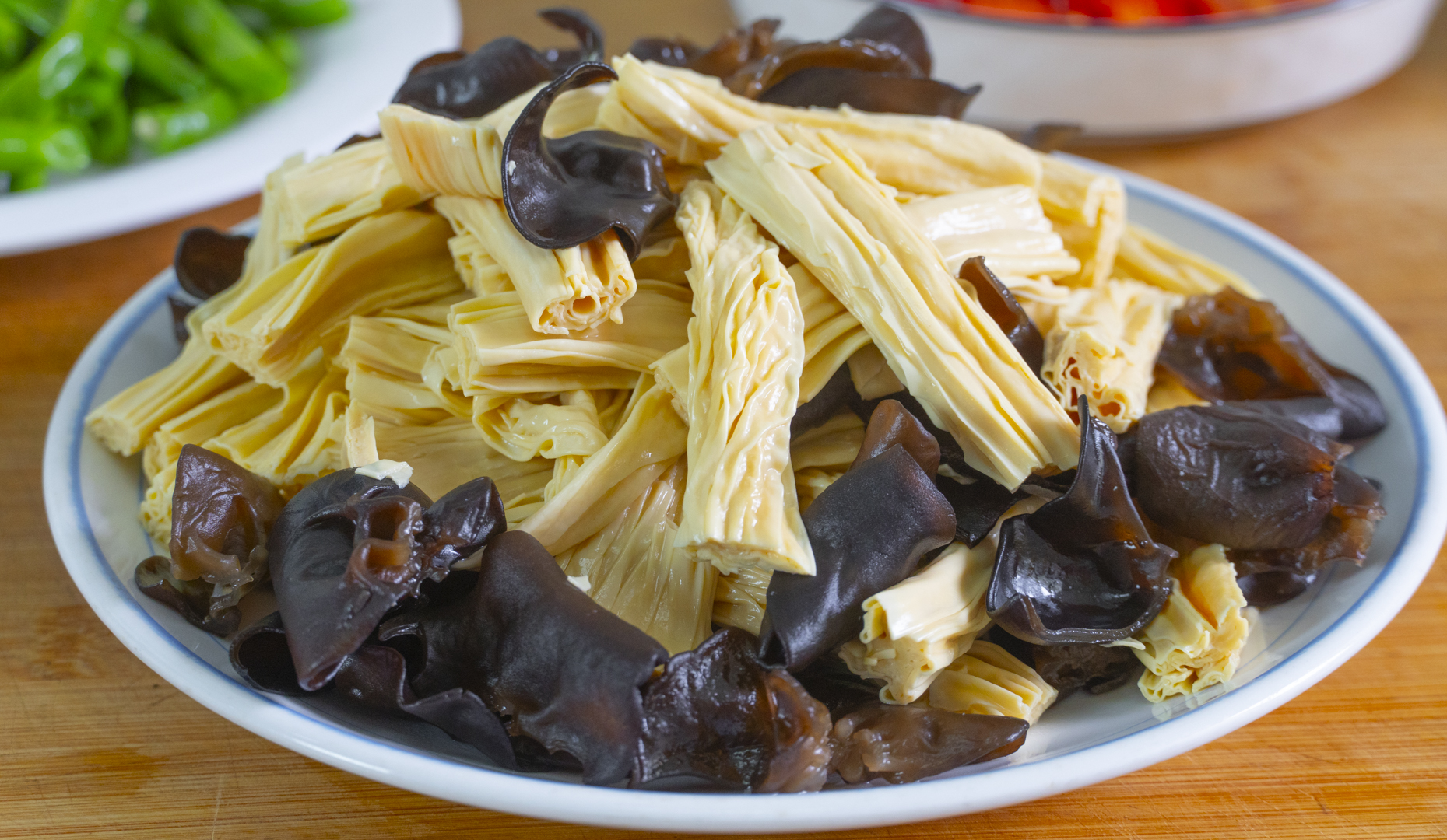 建议女人，多善待自己，少喝奶茶多吃6道菜，脸色红润，精神饱满