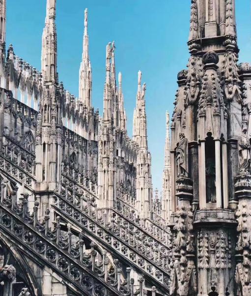 我是尖的，戳破天的那种！——哥特风格