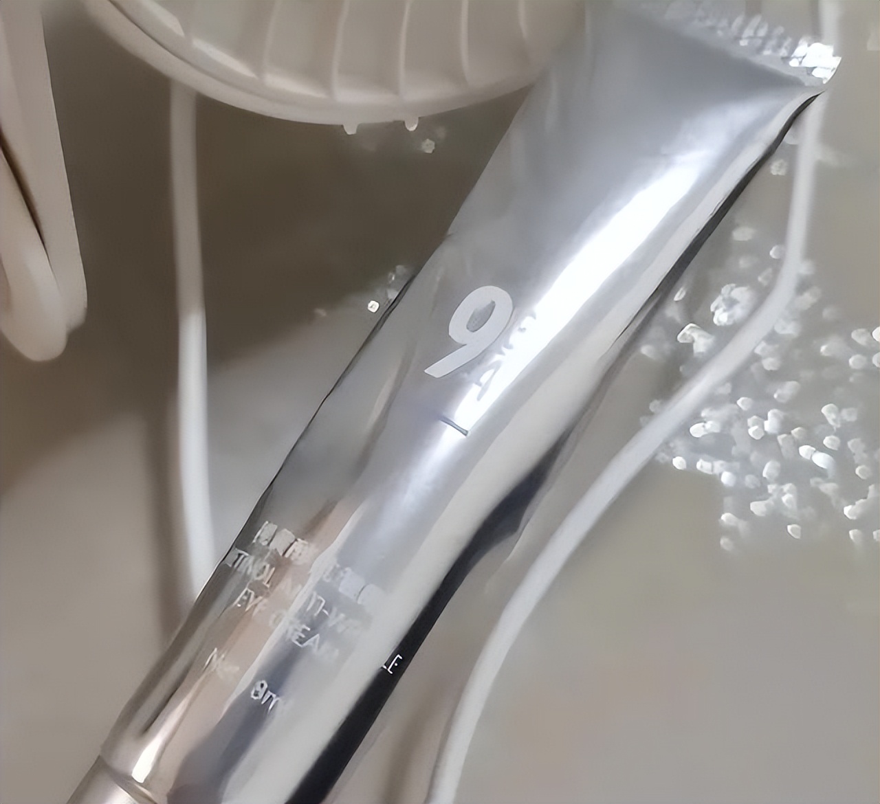 包装很丑的眼霜,有哪些看起来便宜其实很贵的眼霜