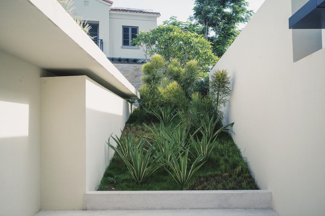 三亚沙滩和碧海蓝天,三亚有清澈的海水和美丽的沙滩